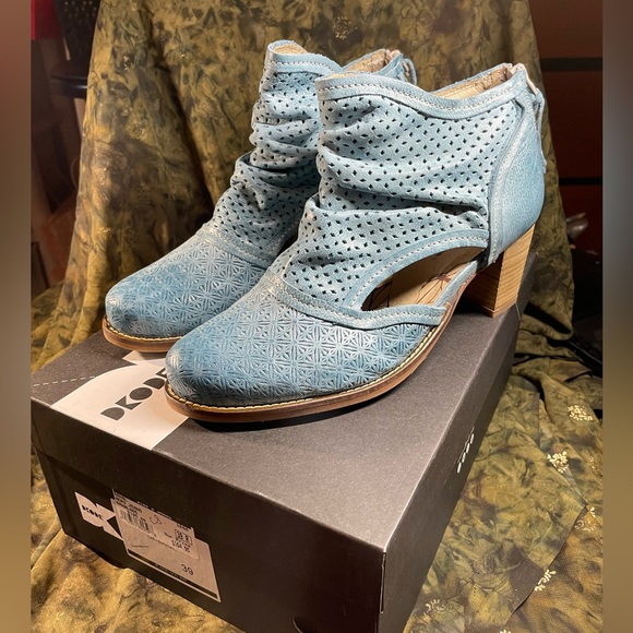 Dcode heels size 8 paid $165 in original box see all images - Picture 1 of 5